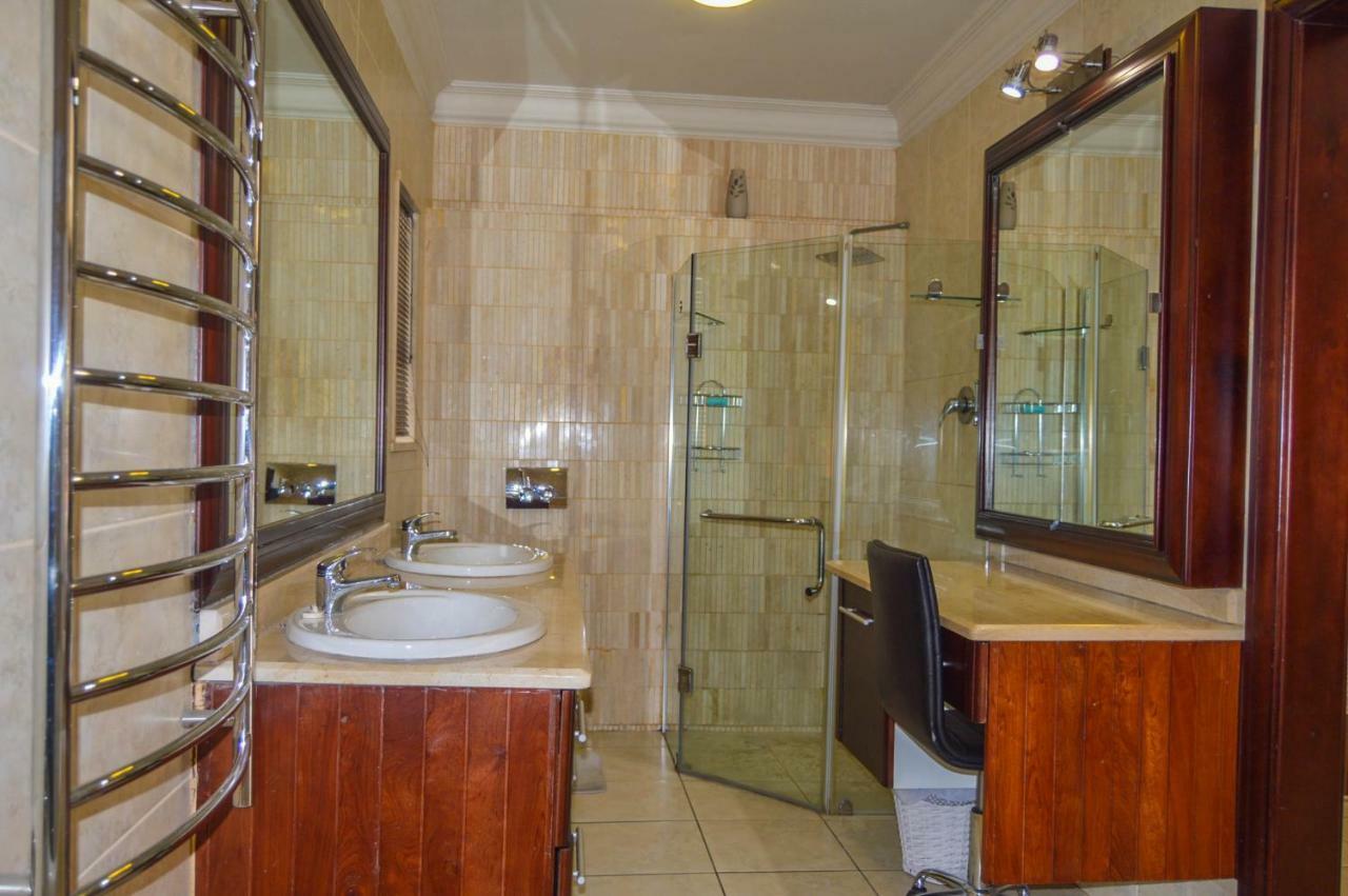 Emangunini Guest House Richards Bay Exterior photo